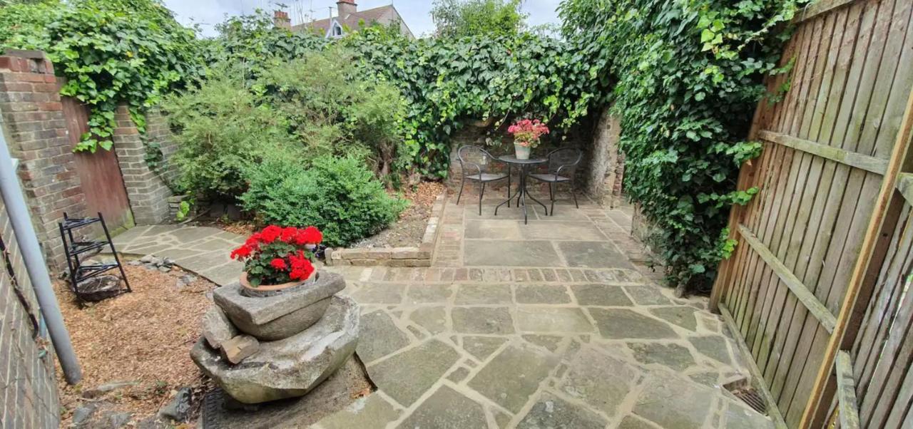 Beautiful 1 Bedroom Cottage With Courtyard. Deal Ngoại thất bức ảnh